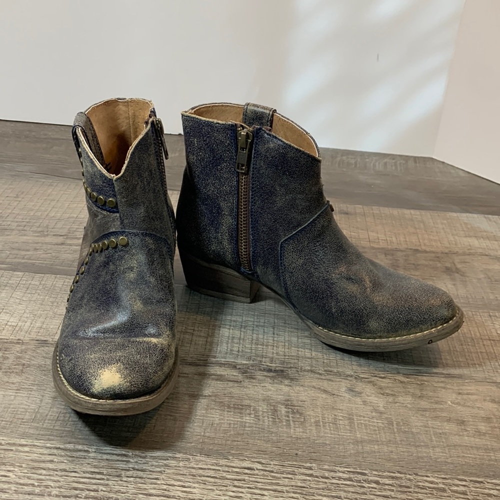 Circle G short boots size 6